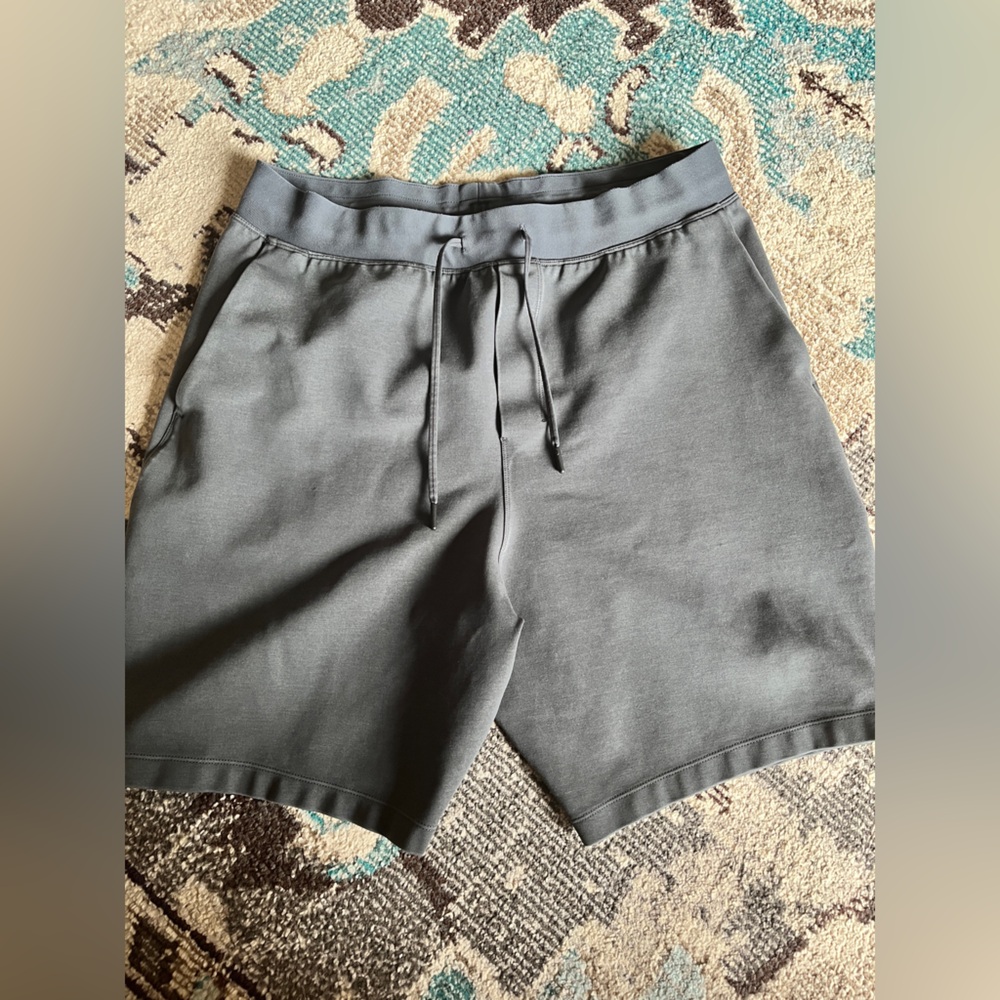 Men’s XL LuLulemon Athletic Shorts Dark Greg